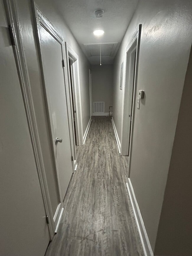 Building Photo - Four Bedroom Two Bath House for Rent $1100...