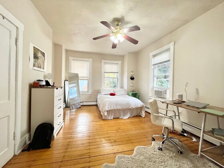 Building Photo - 19 Sachem St