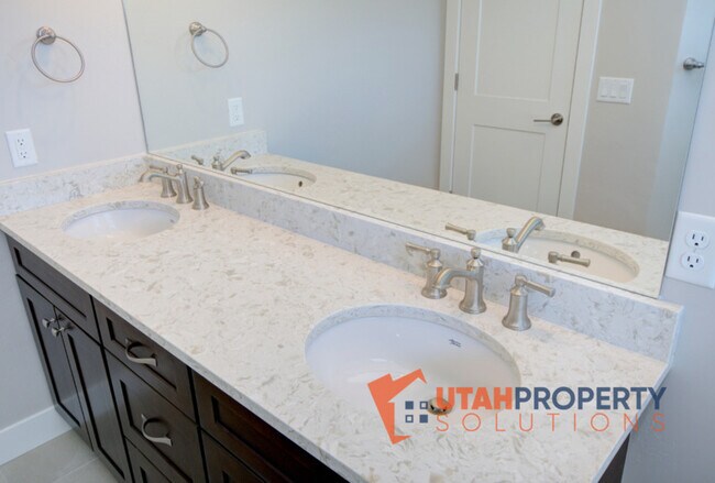 Building Photo - 10464 S Beetdigger Blvd