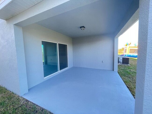 Building Photo - Williams Preserve-Brand New Townhouse-354 Annabelle Way Davenport