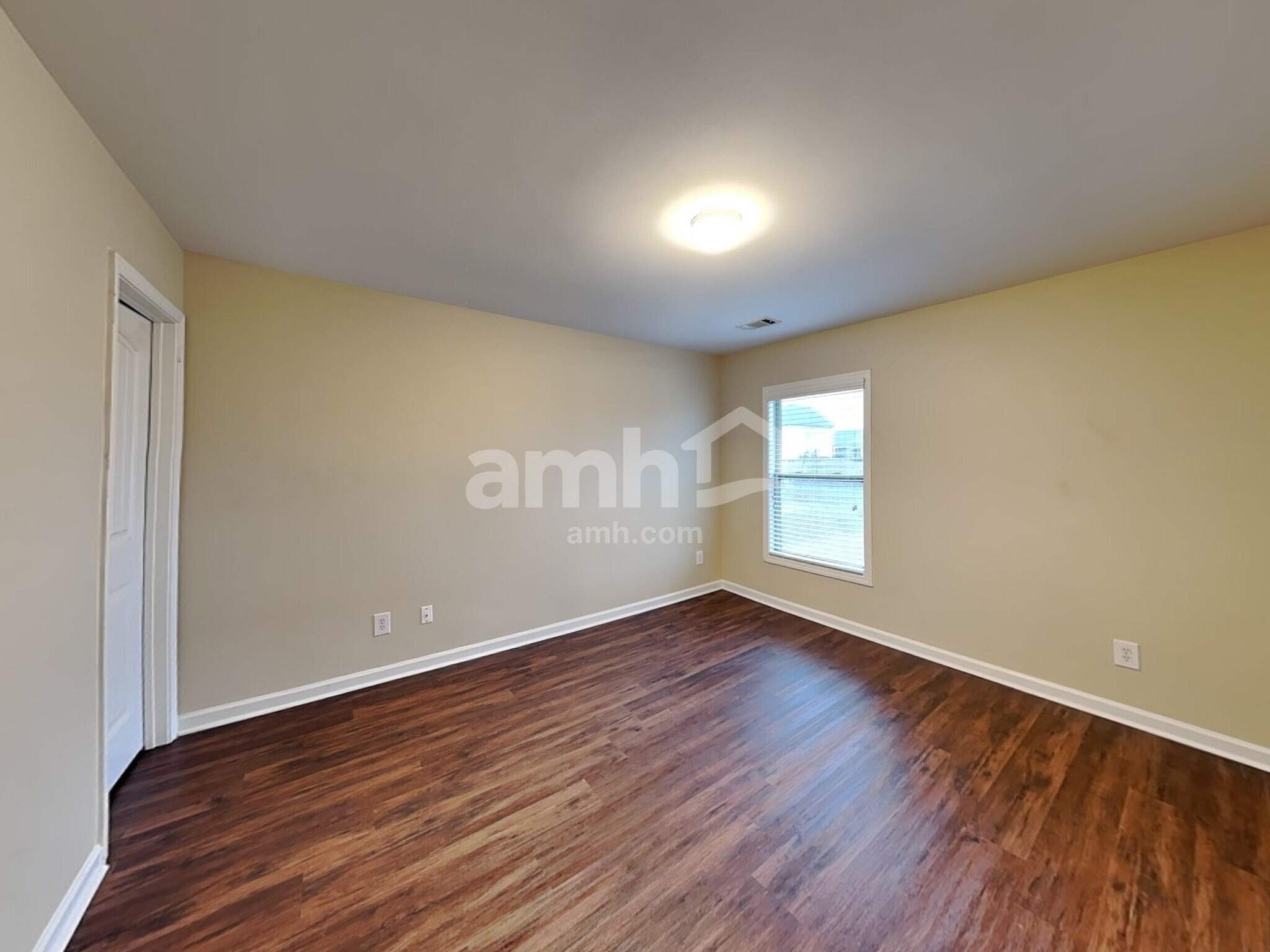 Building Photo - 850 Stonehaven Rd SW