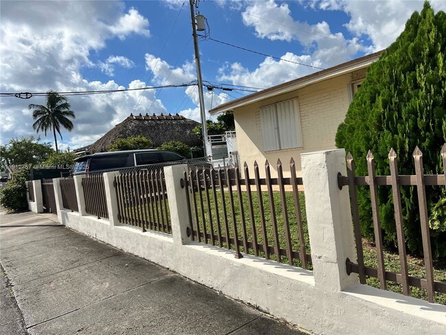 Building Photo - 120 SW 68th Ave