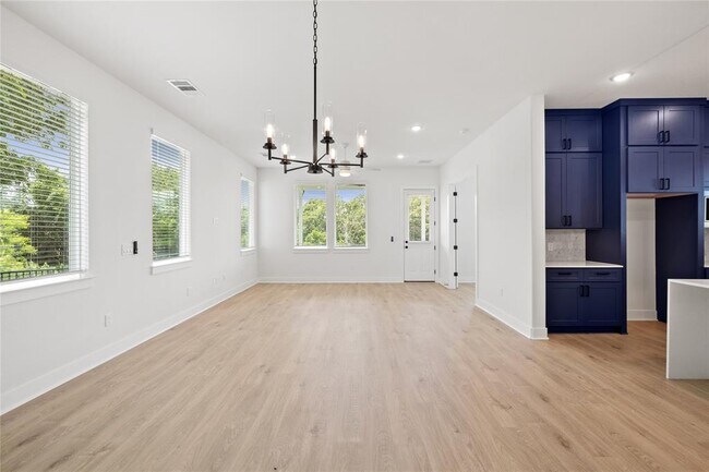 Building Photo - 1608 Kit Cir