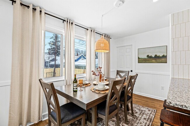 Building Photo - 419 S Kenwood Ave