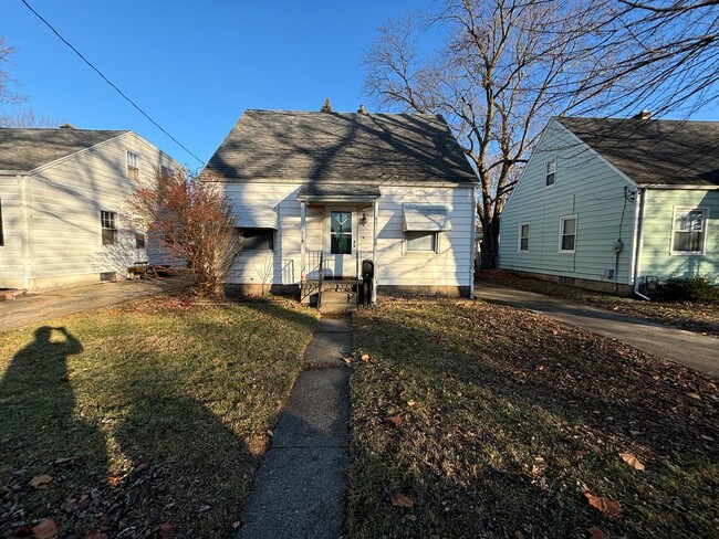 Building Photo - 2 Bedroom Home