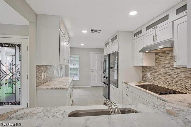 Building Photo - 5784 Declaration Ct
