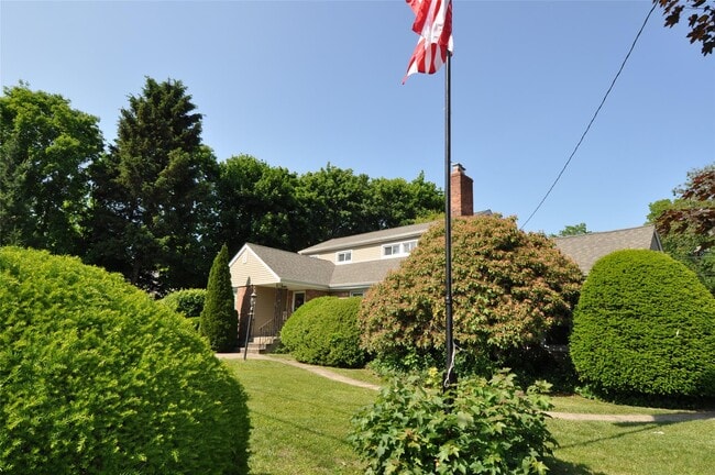 Primary Photo - 16 Evergreen Ave