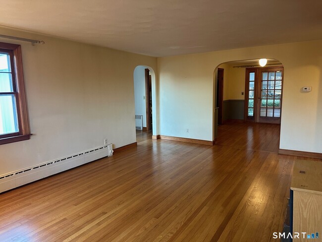 Building Photo - 989 N Farms Rd