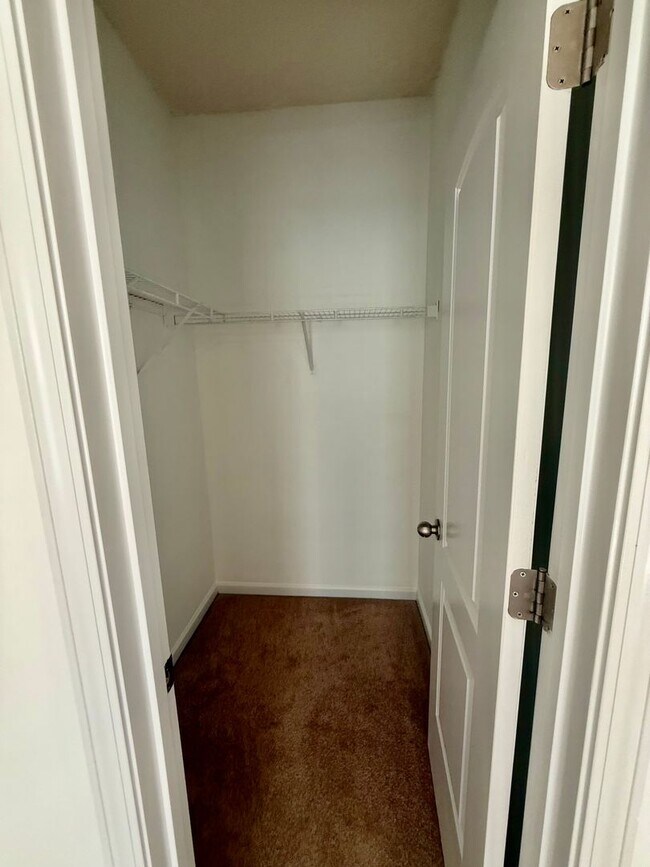 Building Photo - Three bedroom, 2 bath house in Greensboro