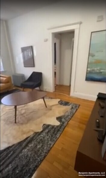 Building Photo - 121 Park Dr