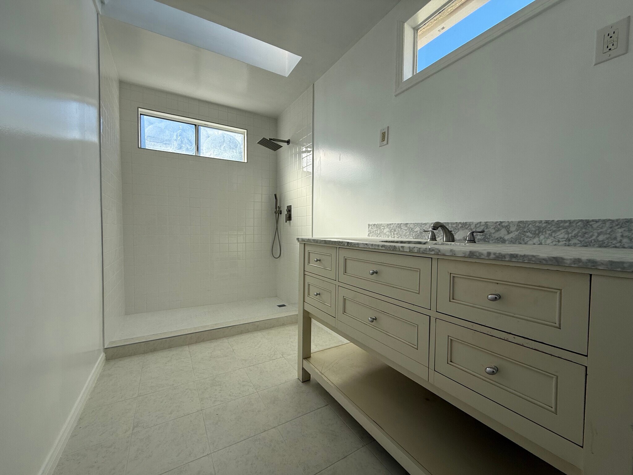 Building Photo - 2217 Selby Ave