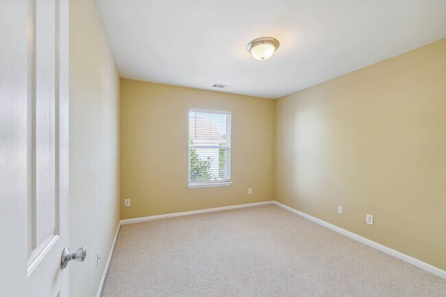 Building Photo - 9520 Mintworth Ave