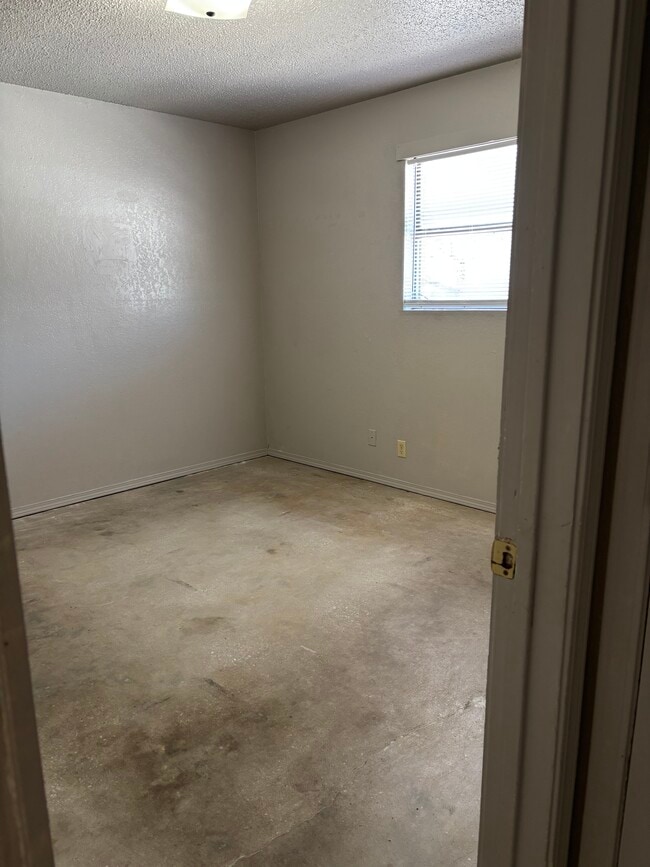 Building Photo - 806 N 5th St