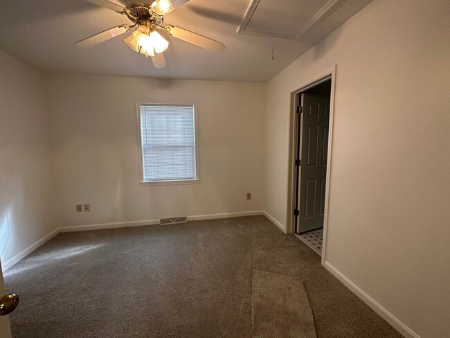 Building Photo - 109 E Pall Mall St