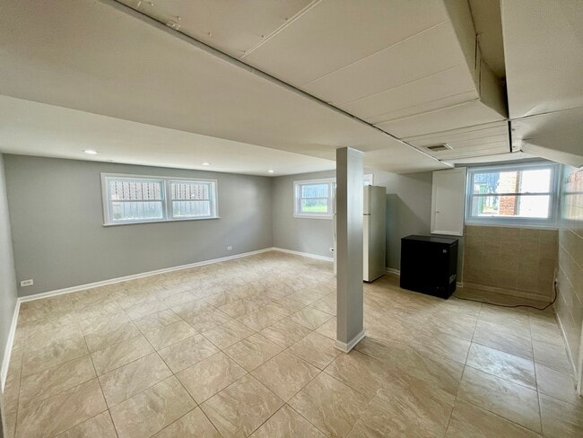 Building Photo - 3942 W Fitch Ave