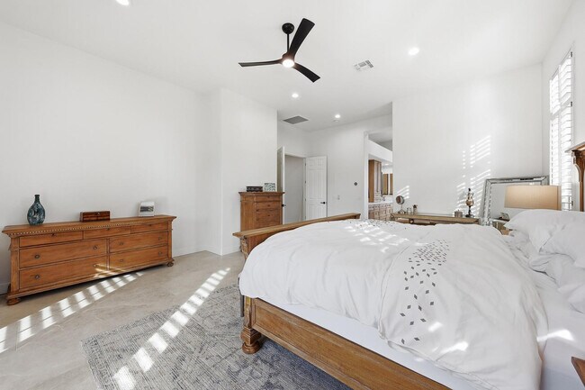 Building Photo - 6570 S Bogle Ave