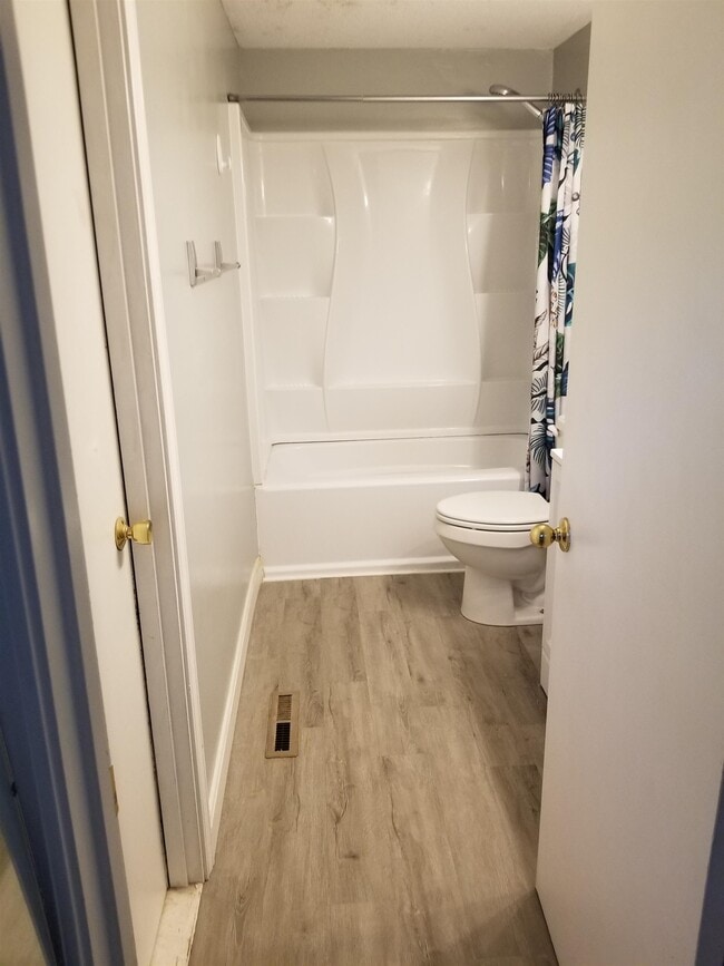 Building Photo - 15 Winding Pond Rd