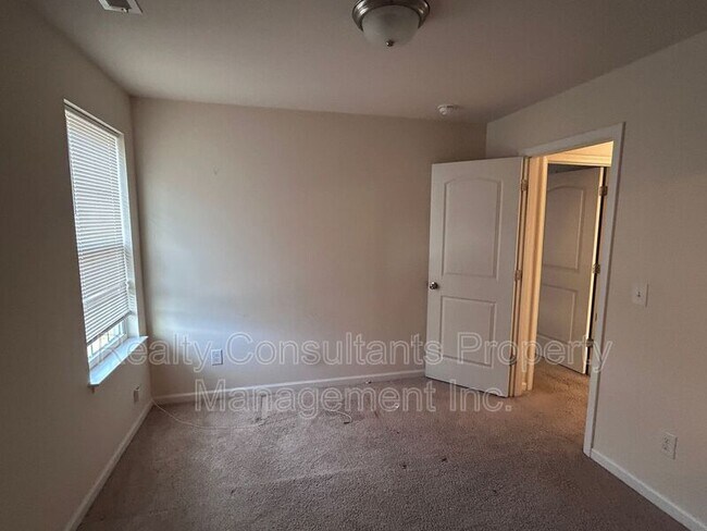 Building Photo - 482 Sandybrooke Dr