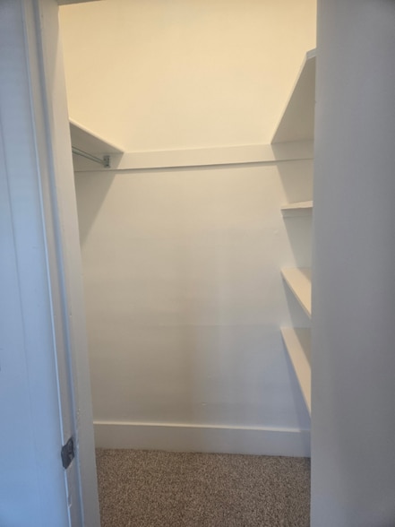 Building Photo - 1228 Broadwater Ave