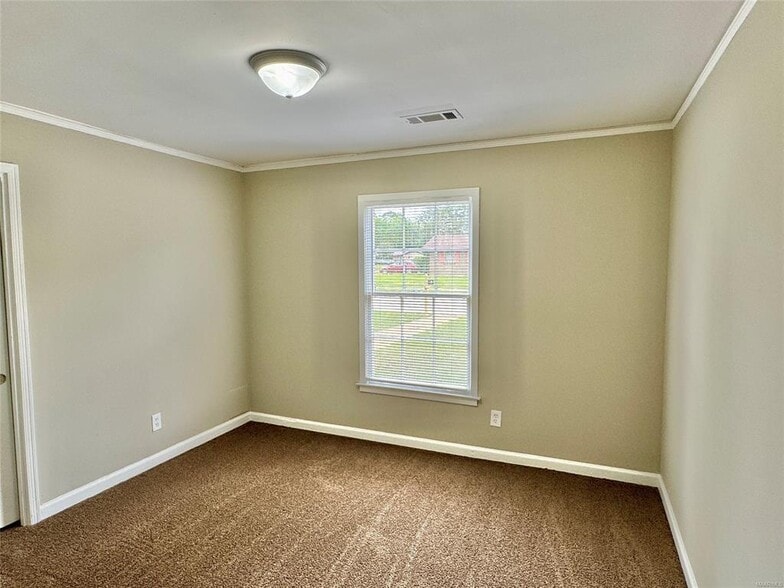 Building Photo - 502 Adler Dr