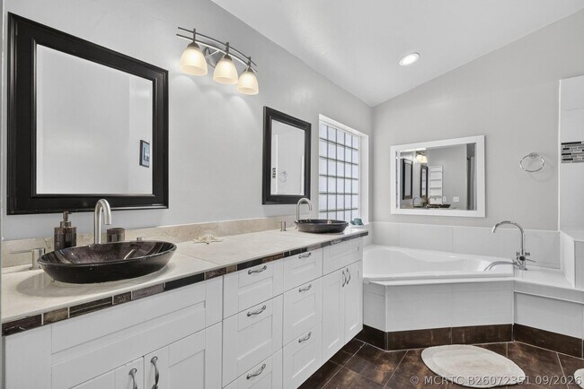 Building Photo - 1504 Lake Breeze Dr