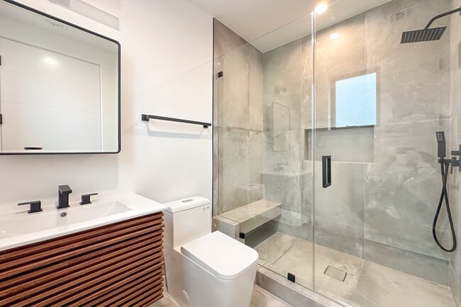 Building Photo - 13843 Burbank Blvd