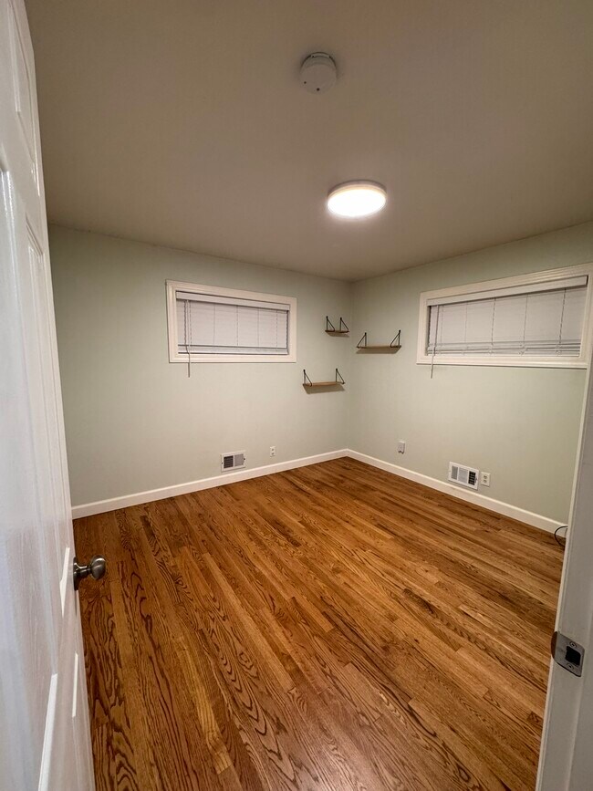 Building Photo - 10859 Murray Dr