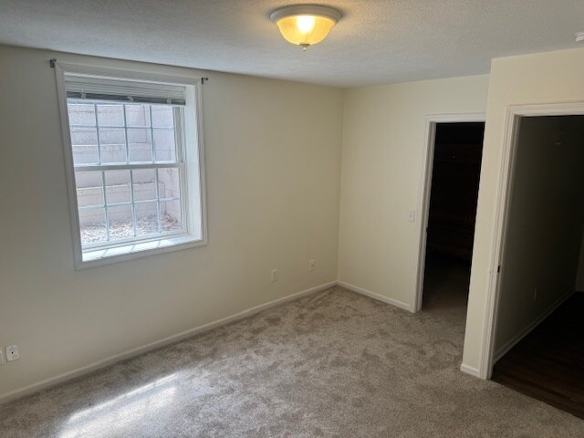 Building Photo - 3548 Oakmont Dr