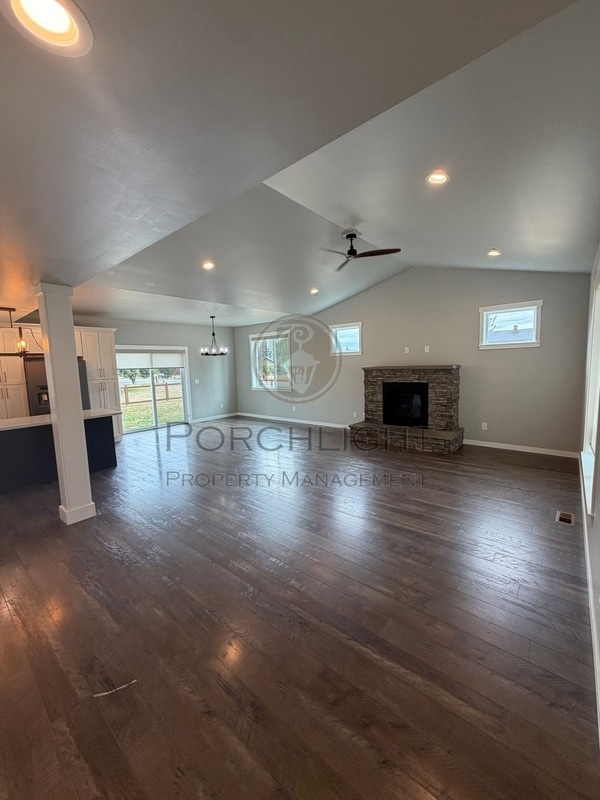 Building Photo - 2102 Snowbush St