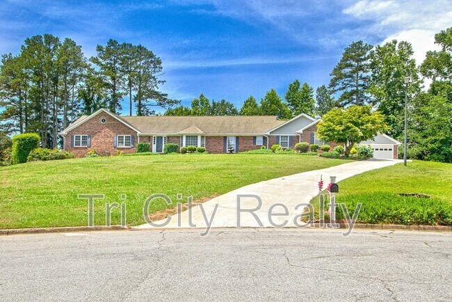 Primary Photo - 630 Hawthorne Pl