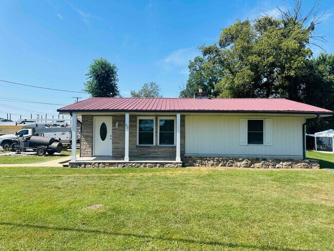 Primary Photo - 120 Lyons Gap Rd