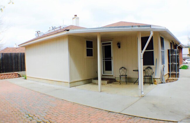 Building Photo - 1000 Horseman Cove