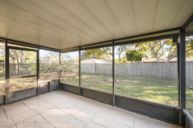 Building Photo - 869 Yorktowne Dr