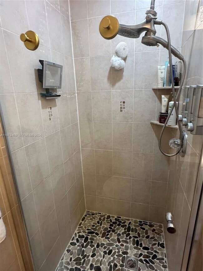 Building Photo - 323 Burgundy G