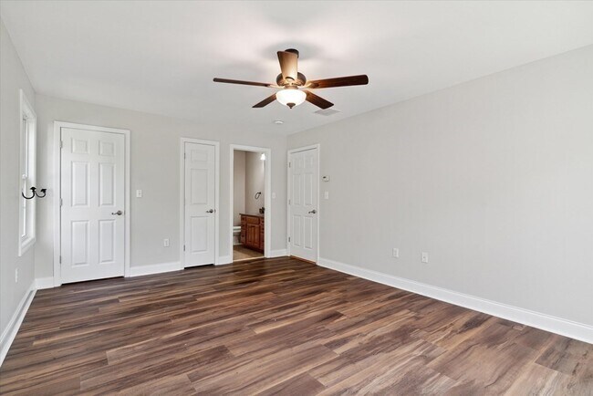 Building Photo - 19 Benjamin Ln