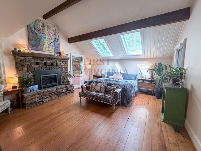 Building Photo - Furnished 4Bedroom/3.5 Bath Home in Ivy