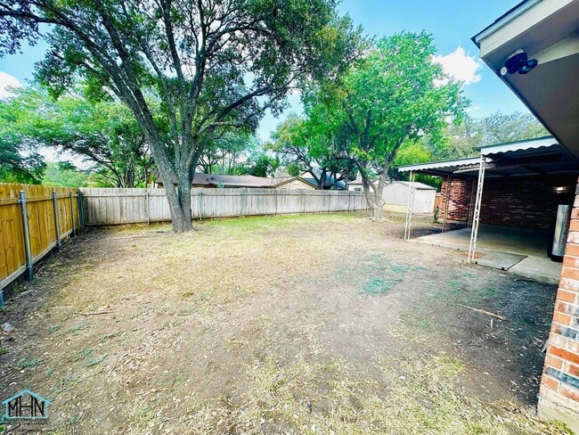 Building Photo - Welcome to Your Dream Home in Thunderbird ...