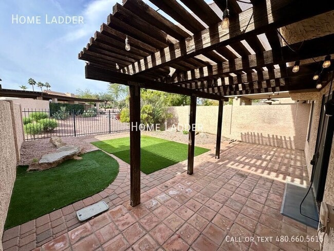 Building Photo - 1702 N Ventura Ln