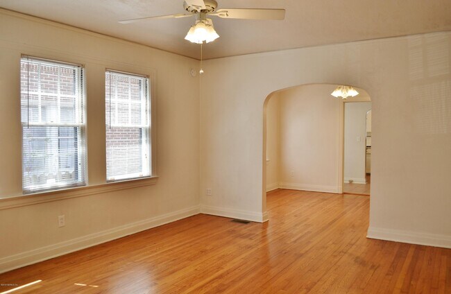 Building Photo - 2559 Dellwood Ave