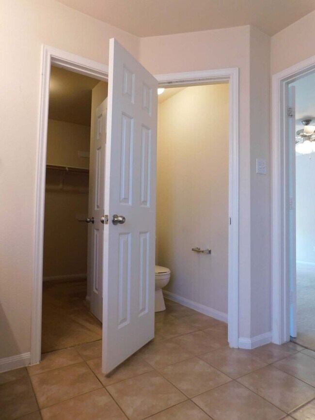 Building Photo - Available Now!!!! Beautiful home located i...