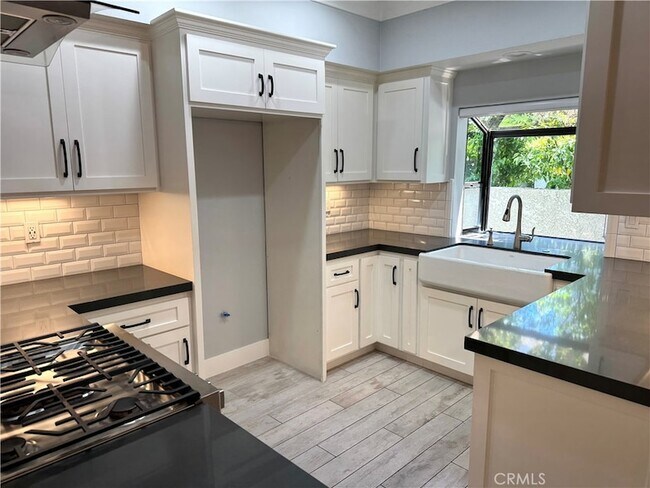 Building Photo - 4762 Tiara Dr