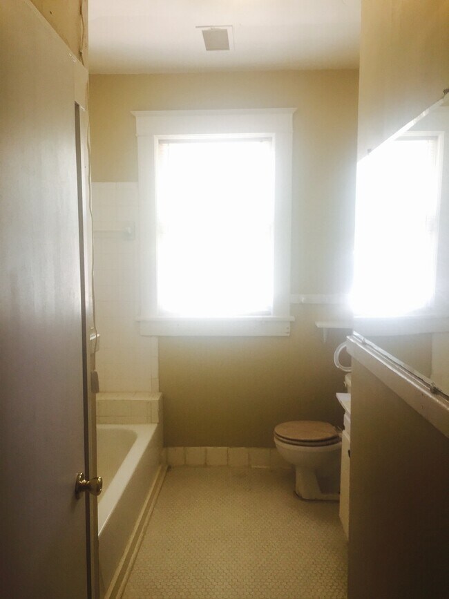 Building Photo - 1536 Tutwiler Ave