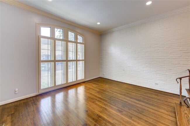 Building Photo - 7530 Del Monte Dr
