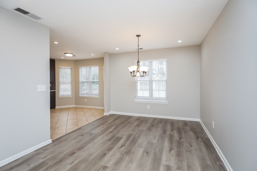 Building Photo - 4040 Brookfield Way