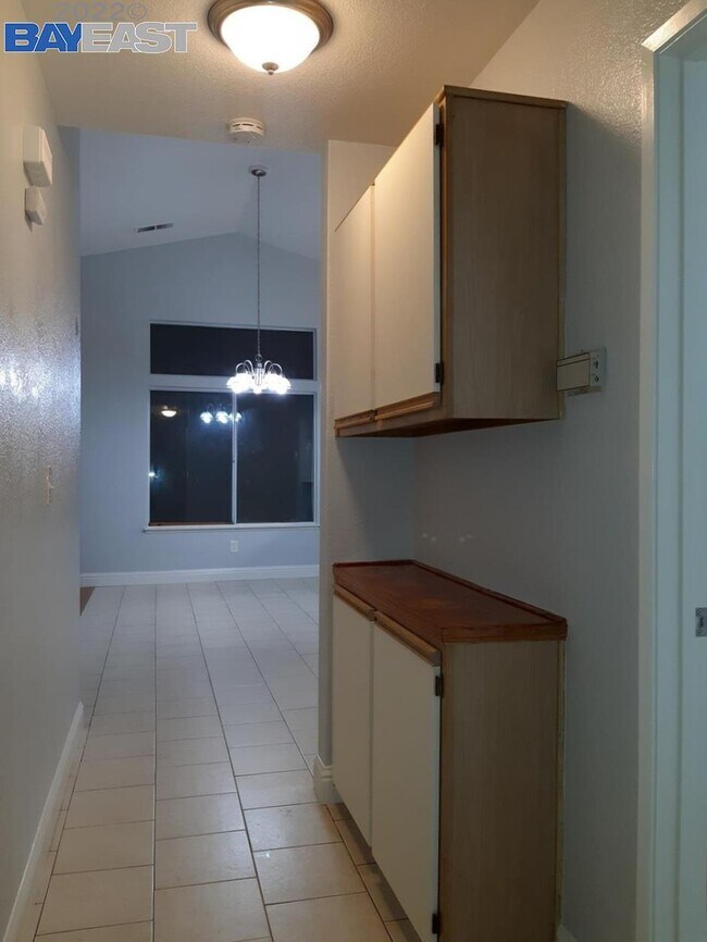 Building Photo - 1205 Cribari Dr