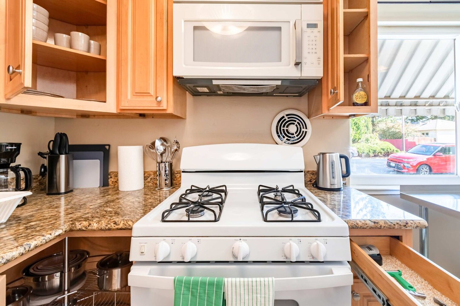 Building Photo - 2312 Bonar St