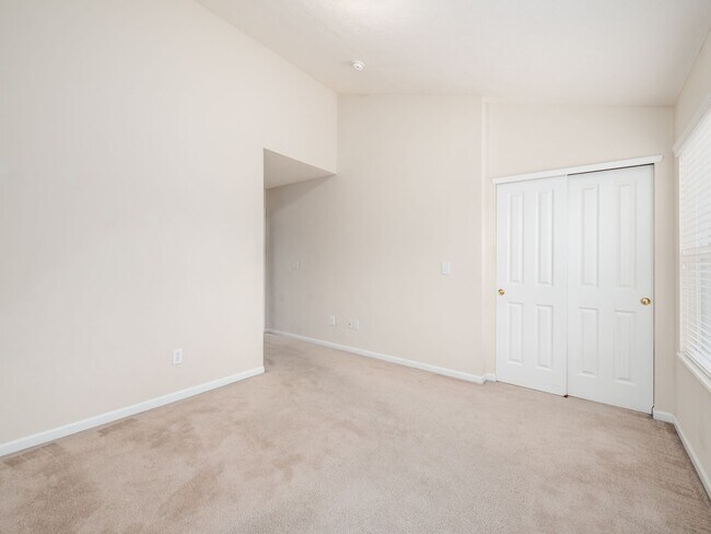 Building Photo - 53 Traditions Way