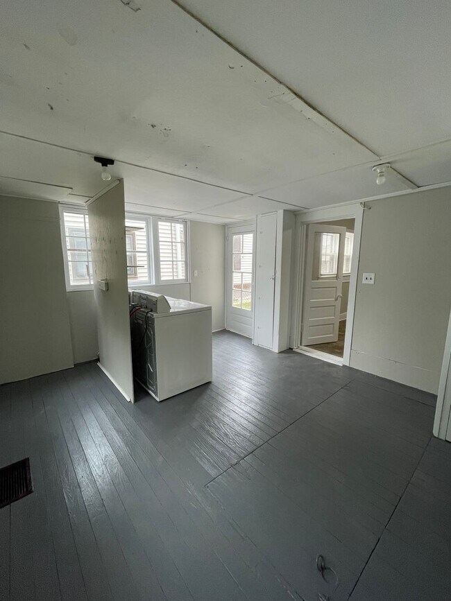 Building Photo - 1428 Grove St