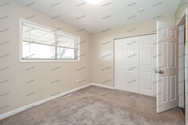 Building Photo - 3871 Laguna Dr