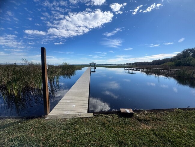 Building Photo - 19 Windy Point Rd